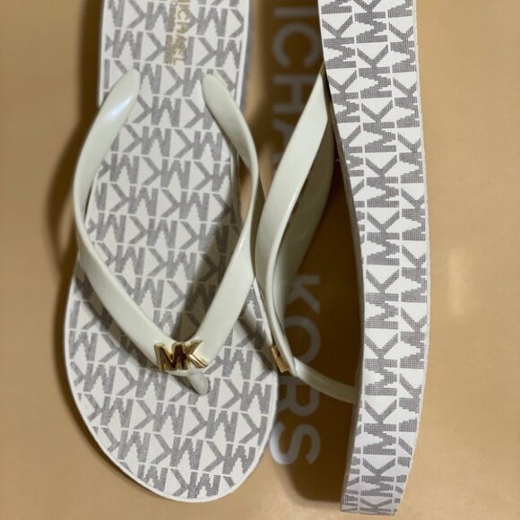 Michael Kors Flip Flop slipper  -Vanilla - Picture 1 of 13